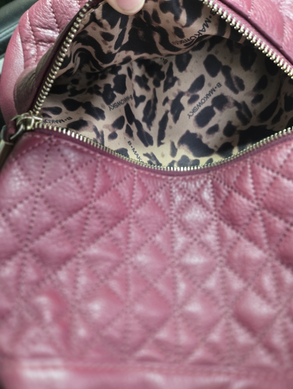 B. Makowsky Bordeaux Quilted Glove Leathe Bucket Bag - Gold Hardware - Picture 7 of 7